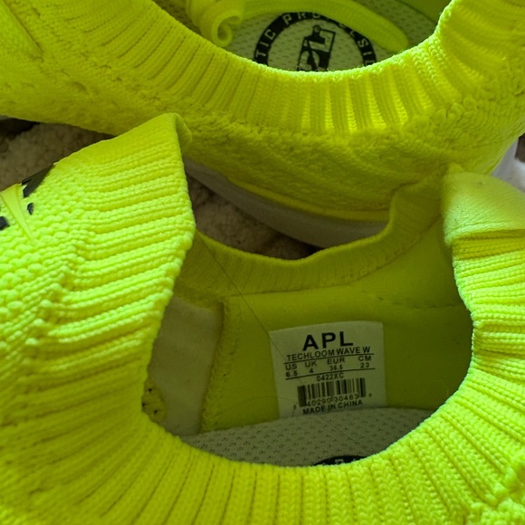 Women 6.5 APL neon sneaker - Picture 5 of 5
